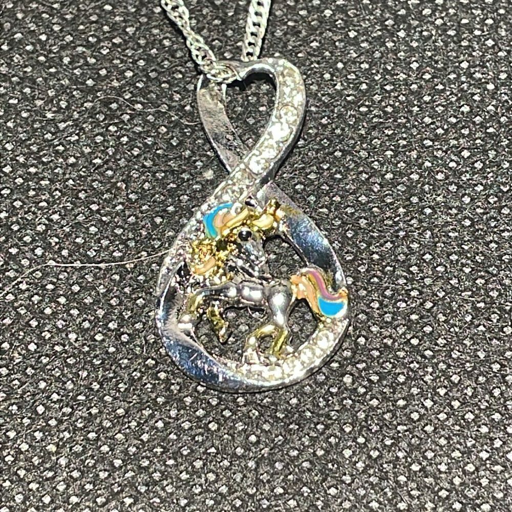 Unicorn pendent necklace - Picture 3 of 9